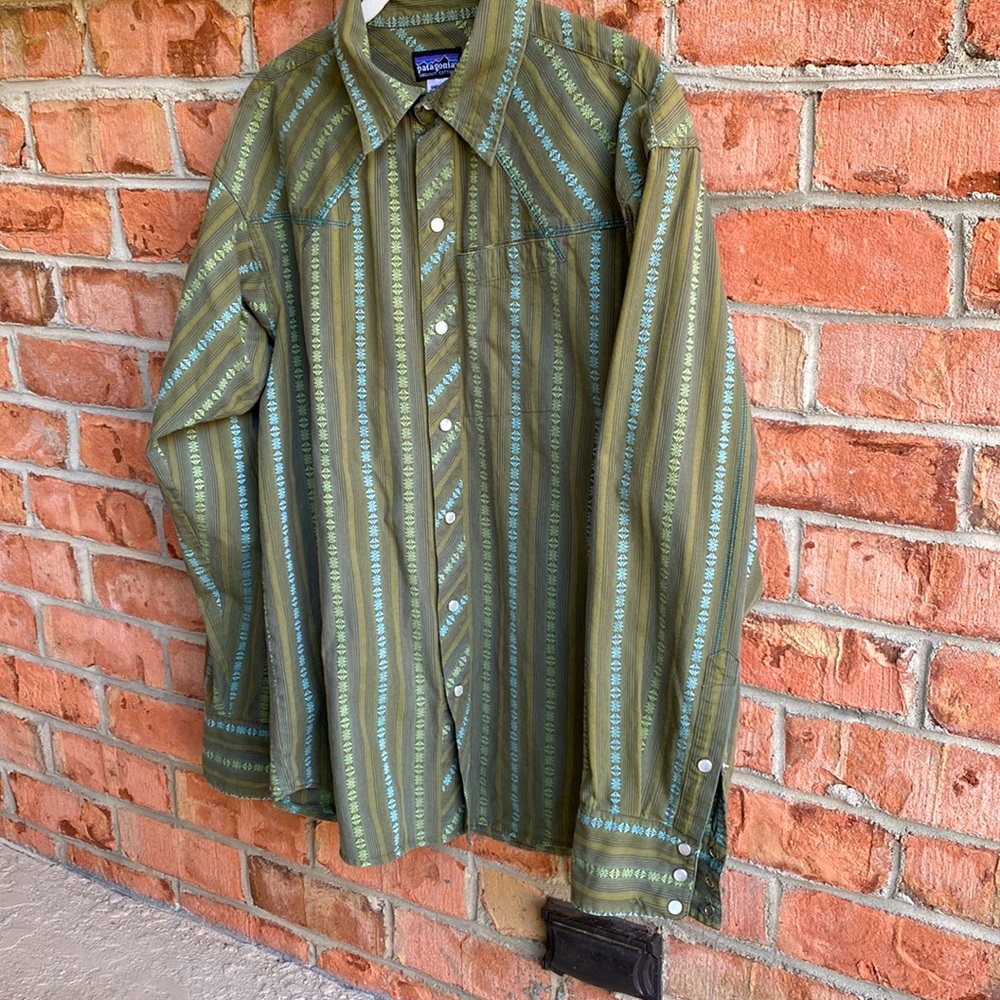 Patagonia Men’s Long Sleeve Shirt Size M.